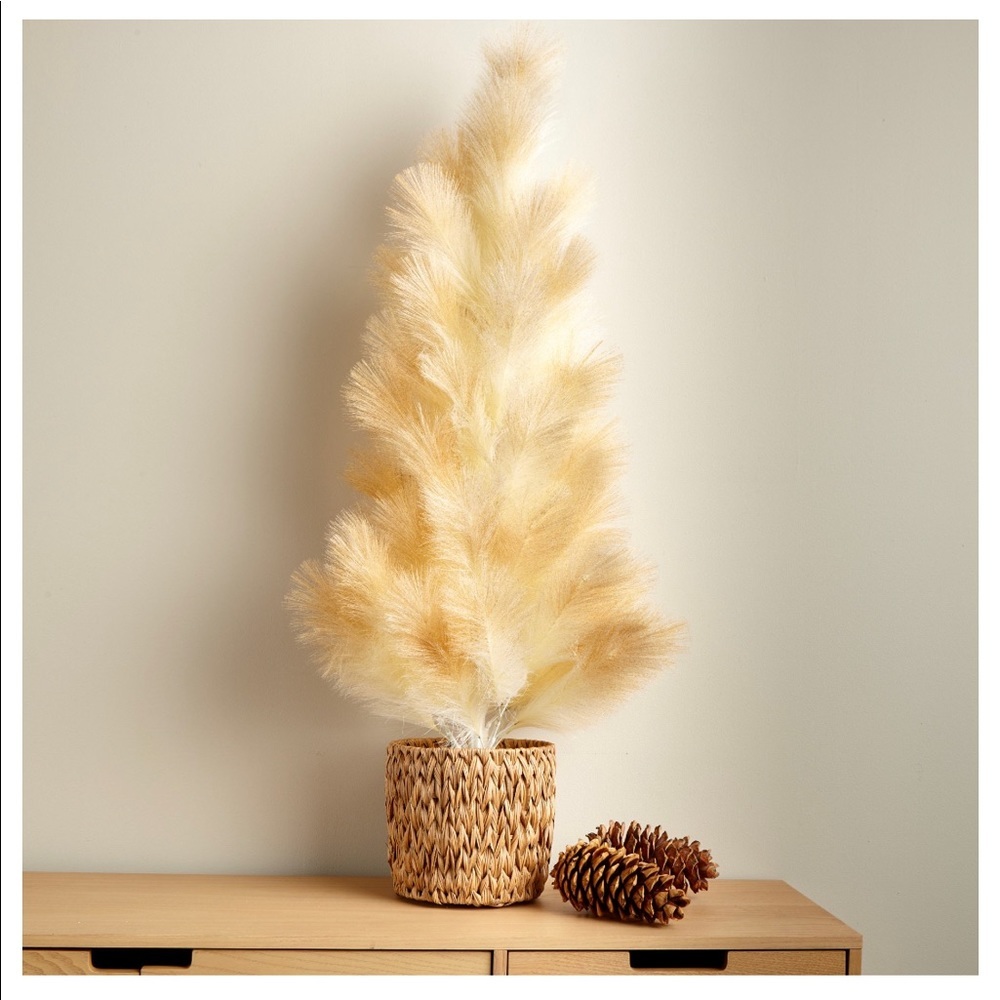 Holiday Time Christmas Pampas Tree 48" Inches